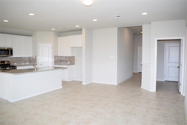 Building Photo - 208 Shugart St