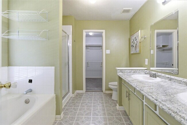 Building Photo - Teal Run Place Court, Fresno, TX 77545 - 4 BR 2 BA single-family home