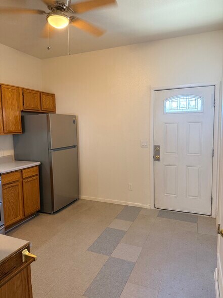 Building Photo - 3409 N Fontana Ave