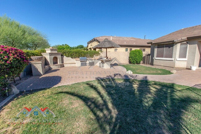 Building Photo - 661 E Julian Dr