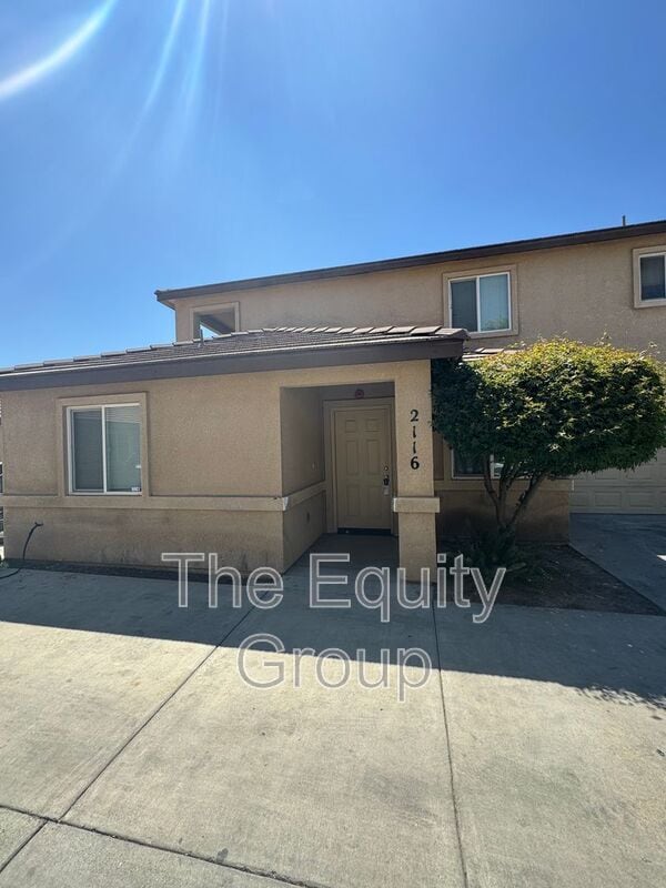Primary Photo - 2116 W Lark Ave