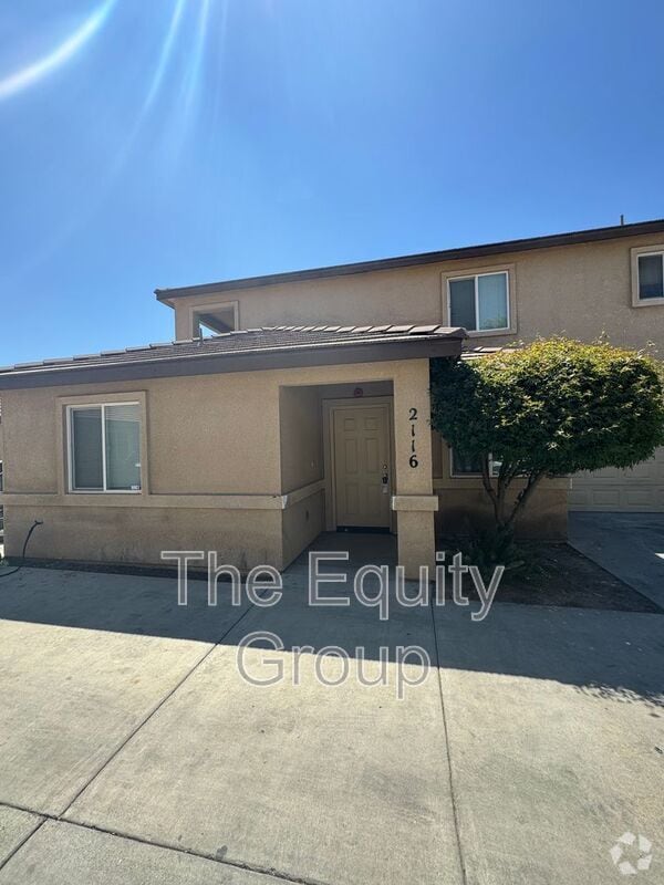 Building Photo - 2116 W Lark Ave