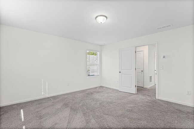 Building Photo - ***MOVE IN SPECIAL -$500 OF FIRST 2 MONTHS RENT WITH A JANUARY 31ST OR SOONER MOVE IN DATE***Welc...