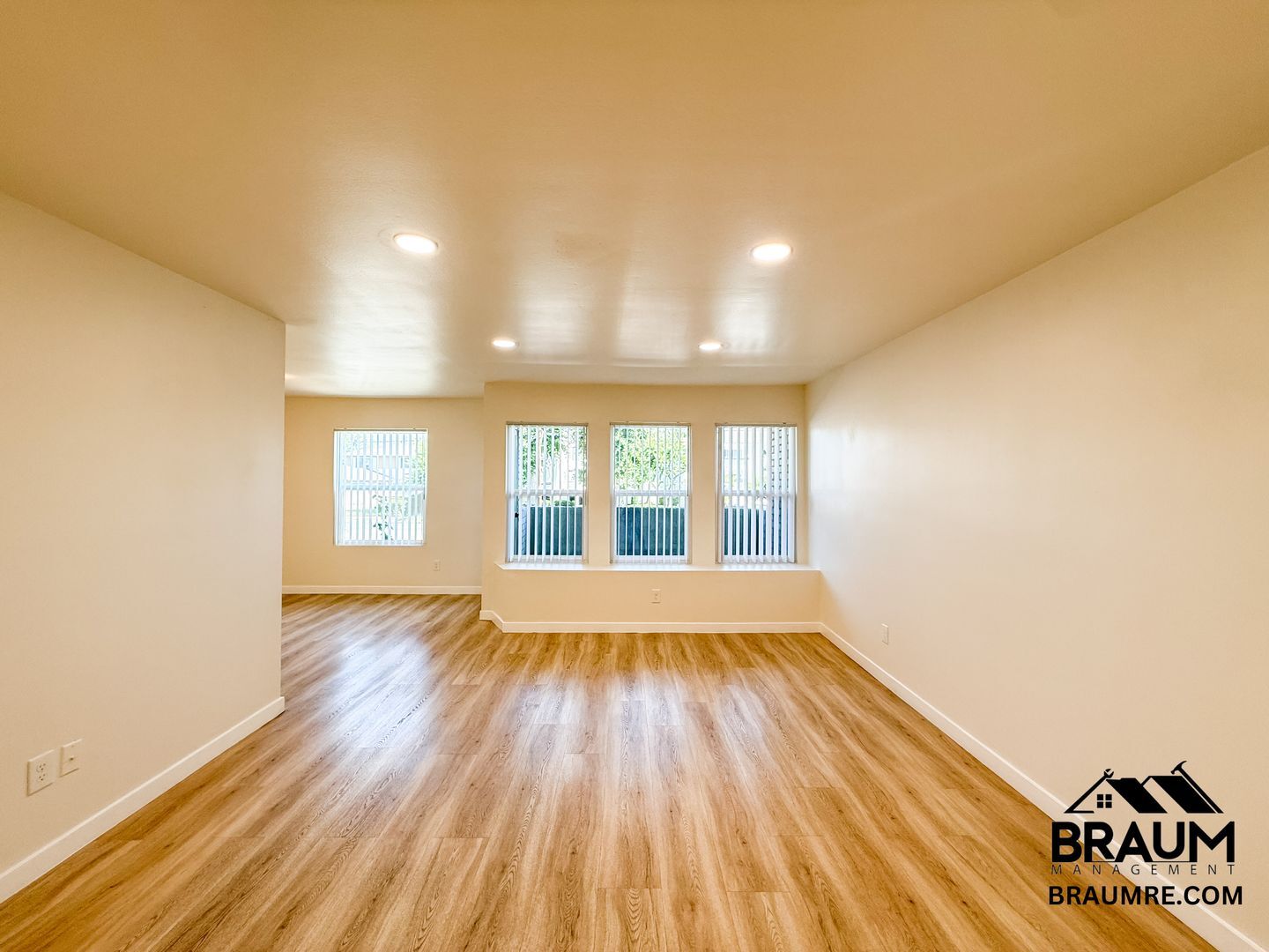 Building Photo - 15000 Burbank Blvd