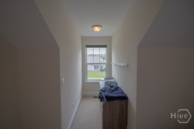 Building Photo - 4 Gresham Ln