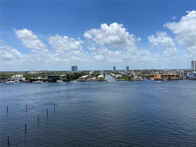 Building Photo - 17050 N Bay Rd