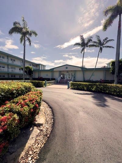 Building Photo - 3923 NE 166th St