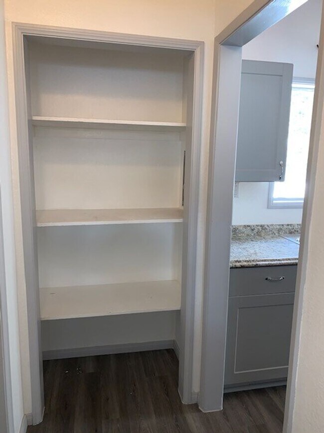 Building Photo - Modern & Bright 2-Bedroom Home in the Hear...