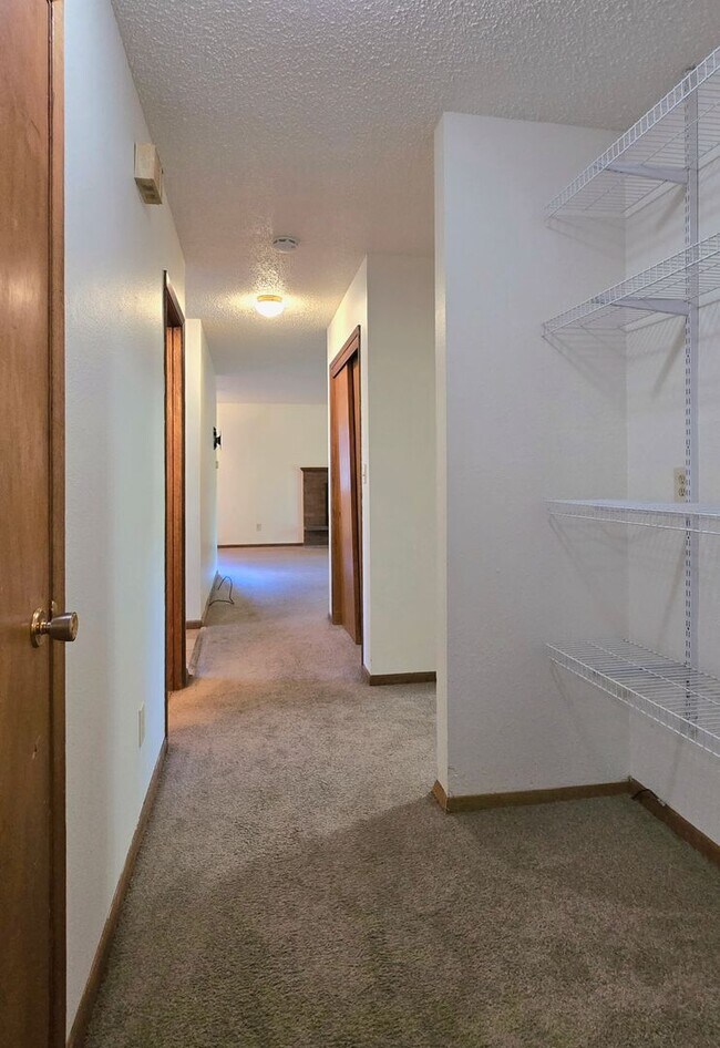 Building Photo - 2502 E Sunset Dr