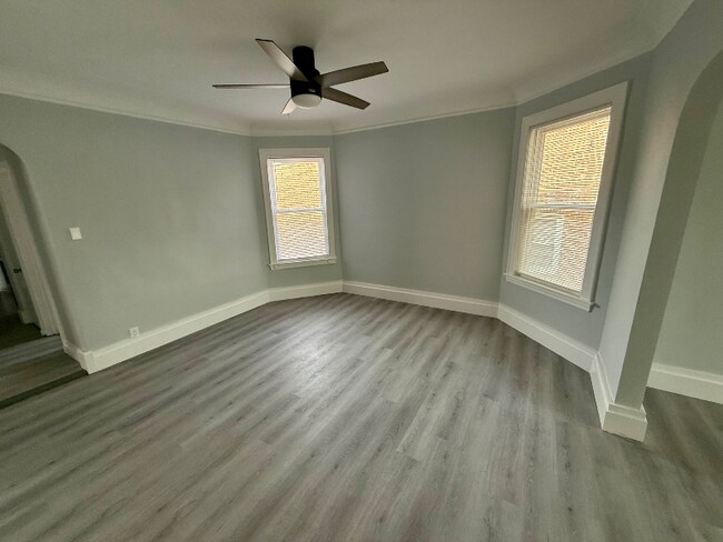 Building Photo - 1824 W Hood Ave