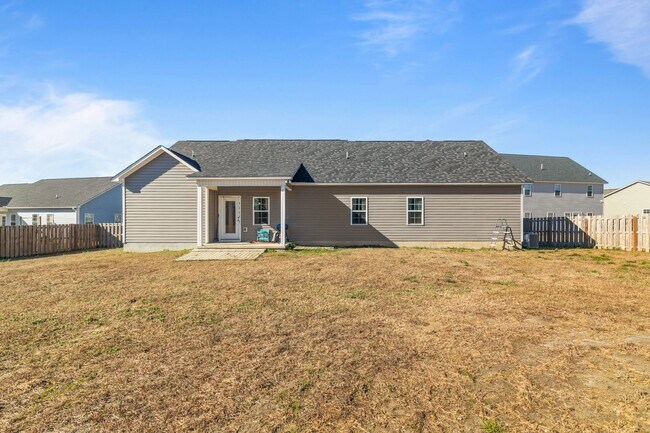 Building Photo - 3 bedroom 2 bathroom with a bonus room