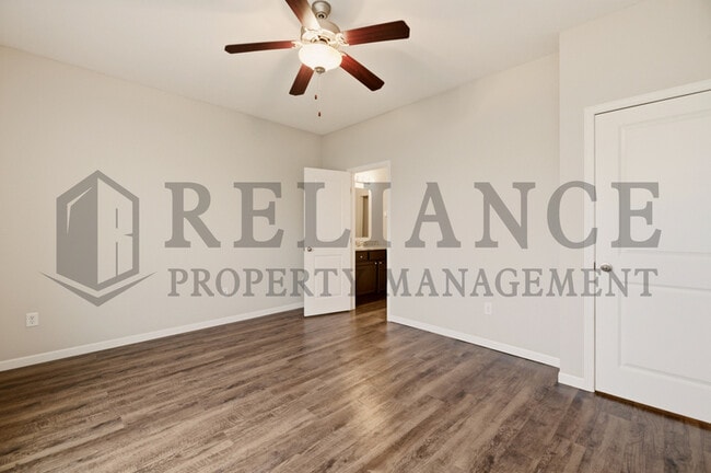 Building Photo - 452 S Longbranch Dr