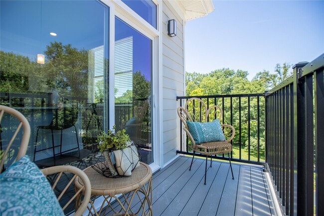 Building Photo - 226 E Lockwood Ave