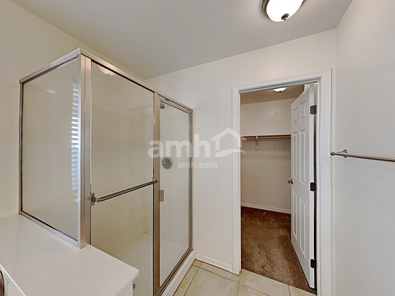 Building Photo - 15424 W Poinsettia Dr