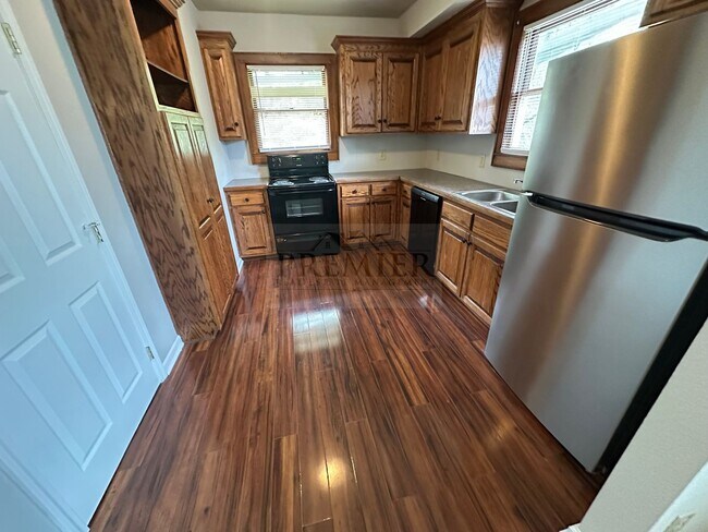 Building Photo - 307 SW 15 St, Blue Springs MO 64014/ 2 bed...