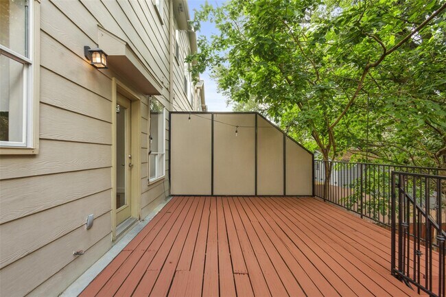 Building Photo - 6406 Rodrigo St