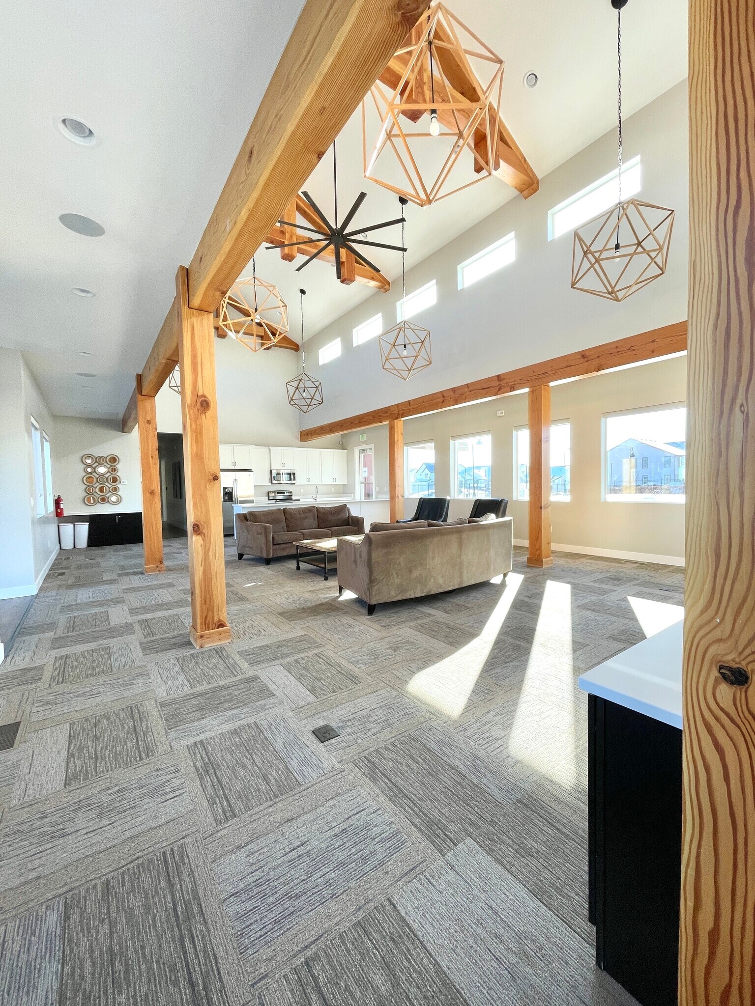 Building Photo - 561 S Ravenwood Ln