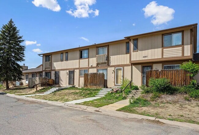 Building Photo - 2567 Rainbow Dr