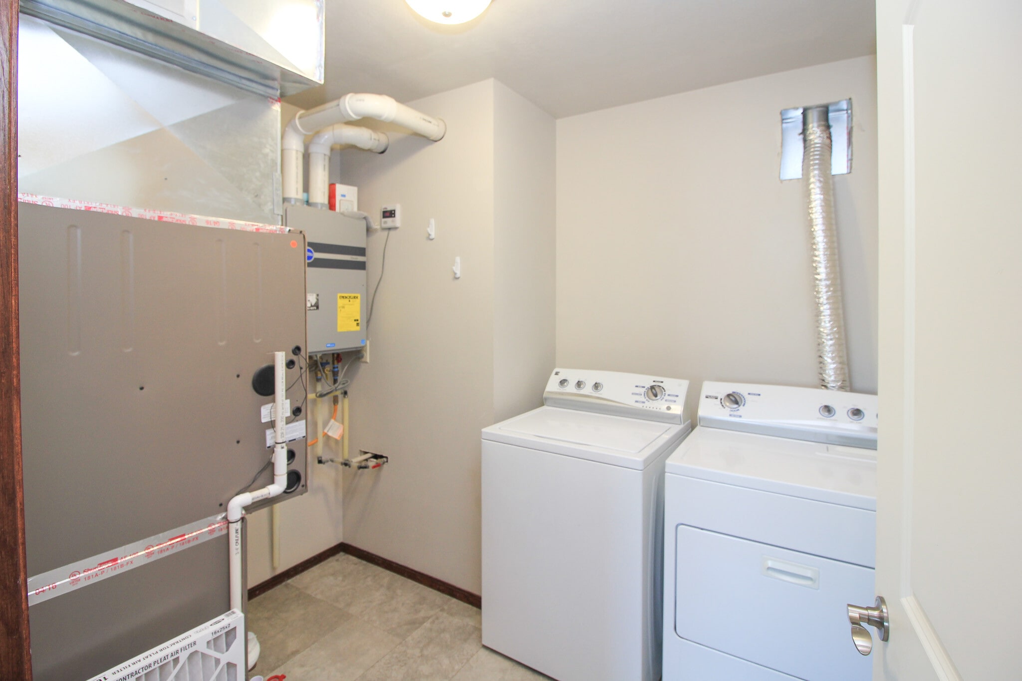 Building Photo - 320 Vernon Dr