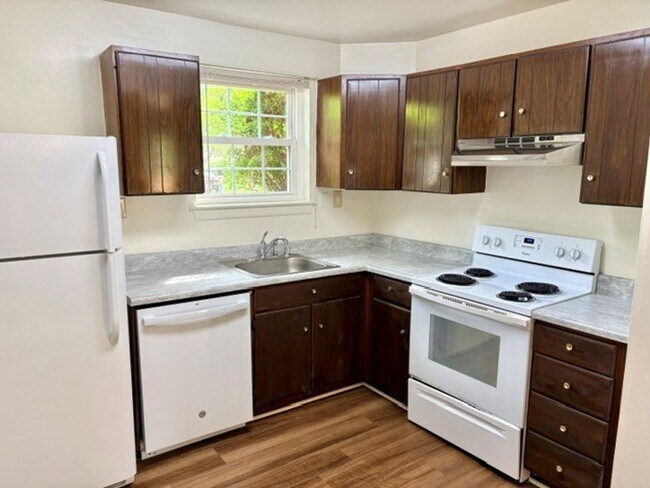 Building Photo - 3 Bedroom Townhouse in Arnold