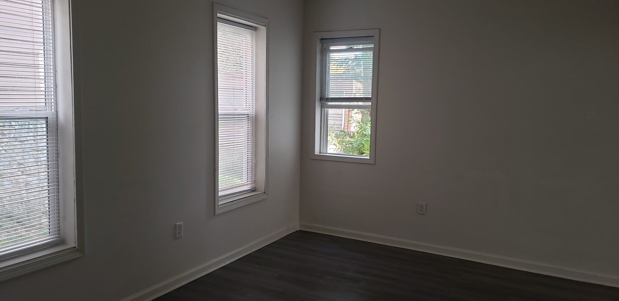 Building Photo - 631 E Monroe St