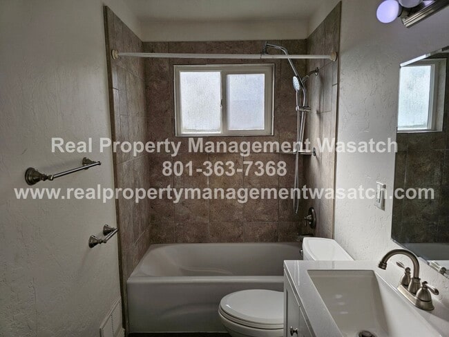 Building Photo - Check Out This 4 Bedroom 2 Bathroom Home in Salt Lake City!