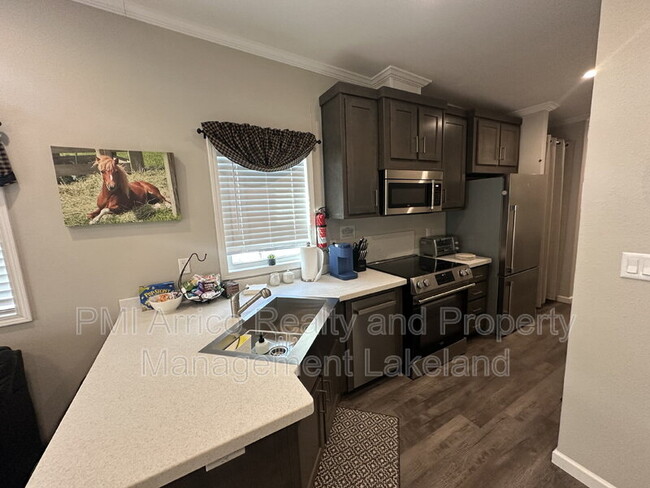 Building Photo - 112 E Appaloosa Trail