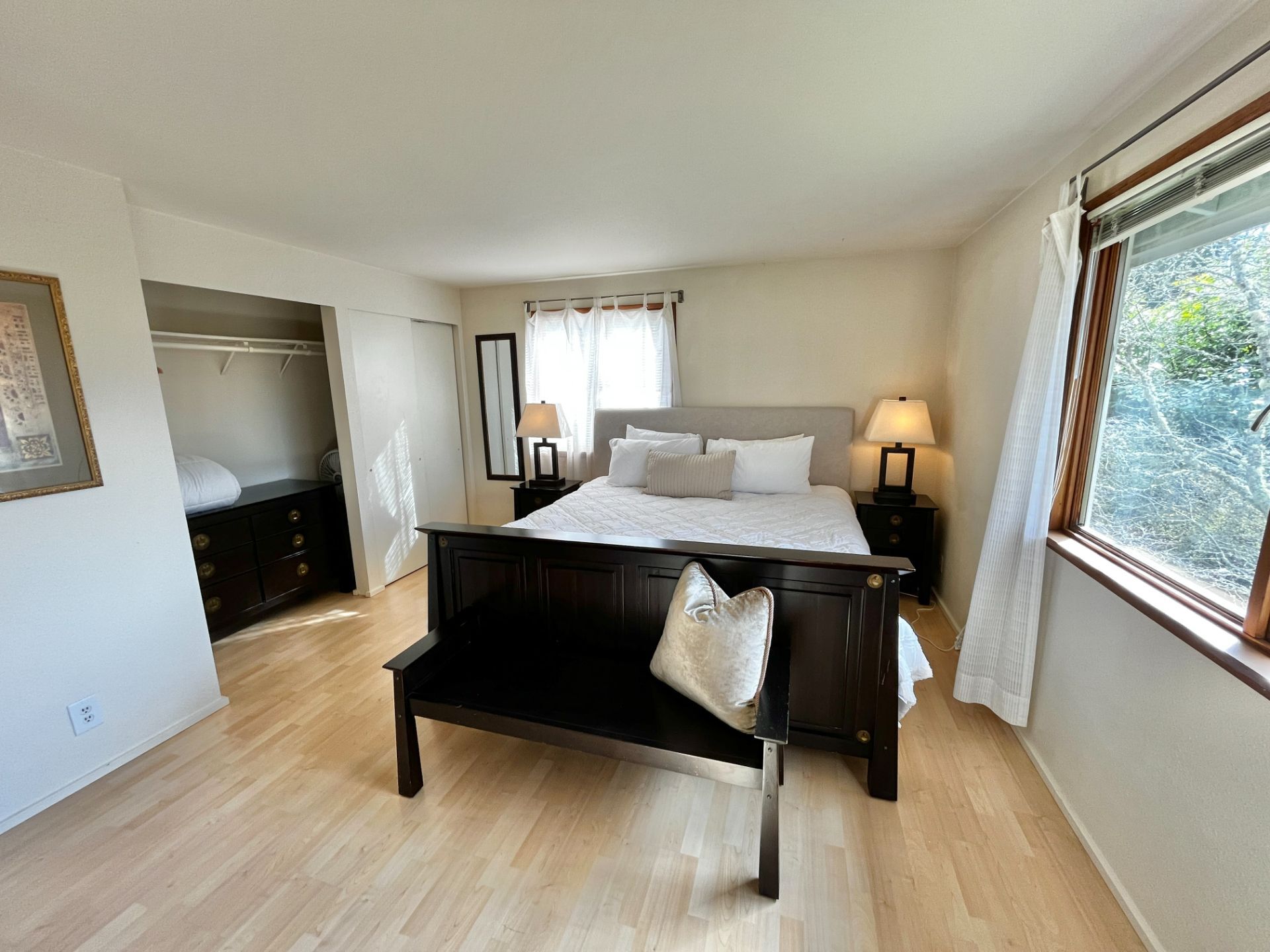 Building Photo - 721 Cherry Ave NE