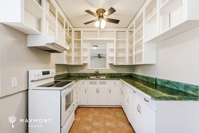 Building Photo - Inviting Living in Daytona Beach