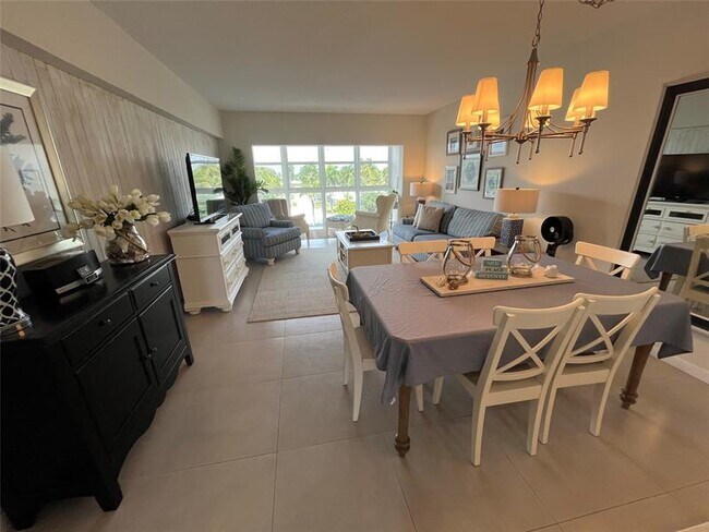 Building Photo - 1481 S Ocean Blvd