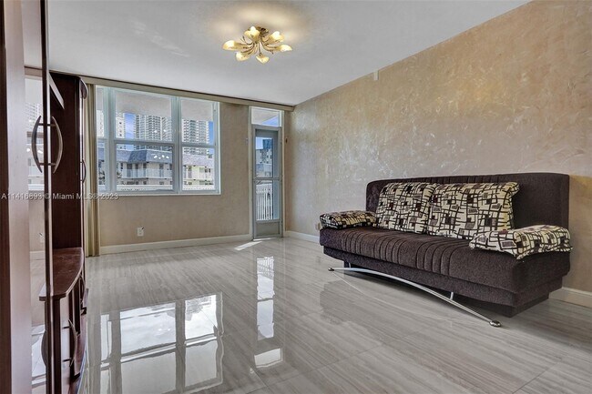 Building Photo - 1913 S Ocean Dr