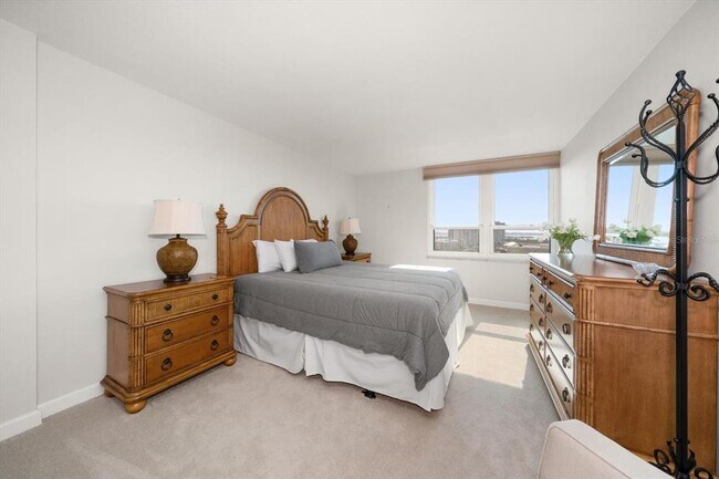 Building Photo - 400 Island Way