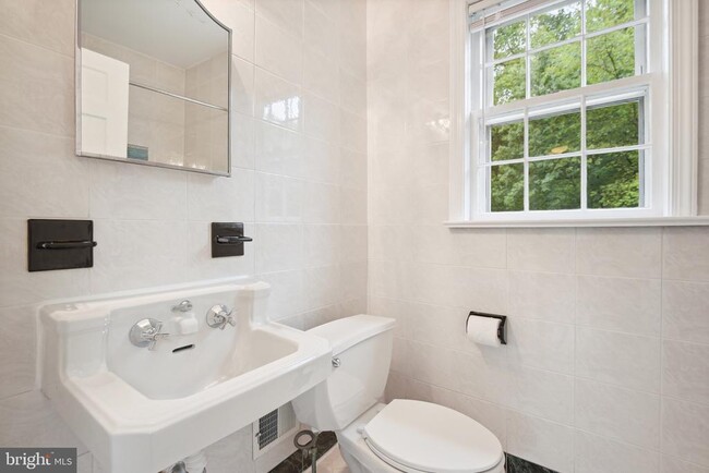 Building Photo - 2926 Kanawha St NW