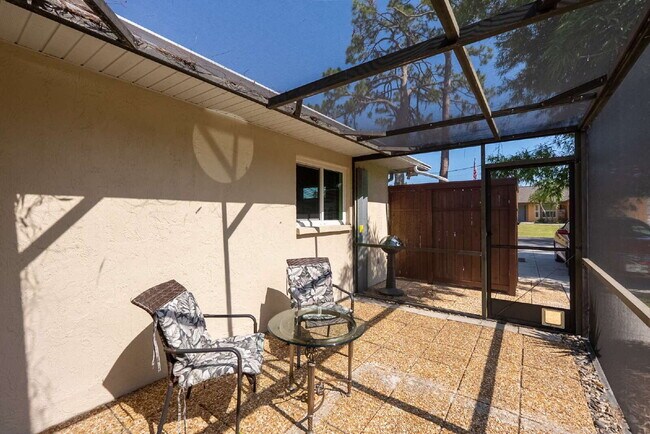 Building Photo - Luxury Seasonal Furnished Rental "Charming...