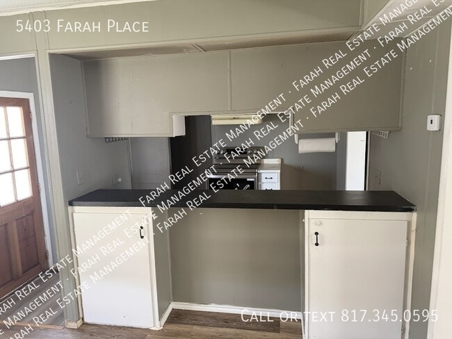 Building Photo - 5403 Farah Pl
