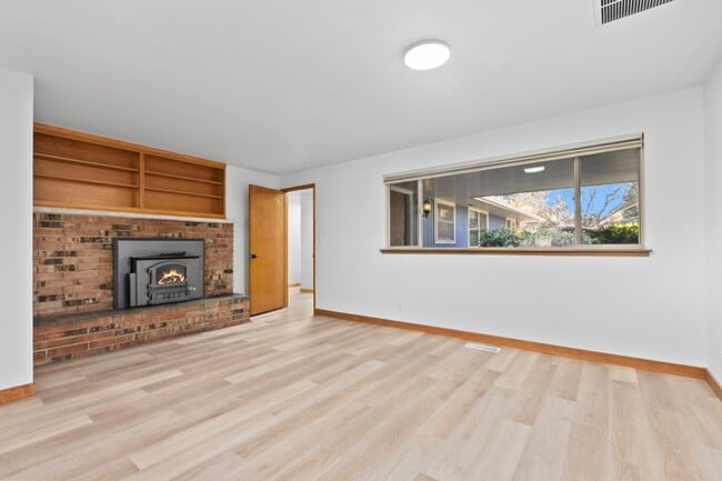 Building Photo - 4Bd/1.75Ba Seattle House