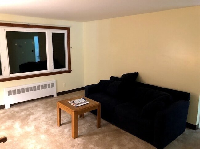 Building Photo - 15 Saran Ave