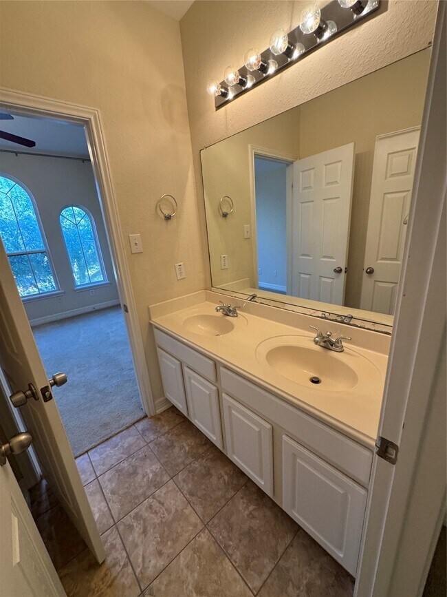 Building Photo - 6003 Marble Hollow Ln