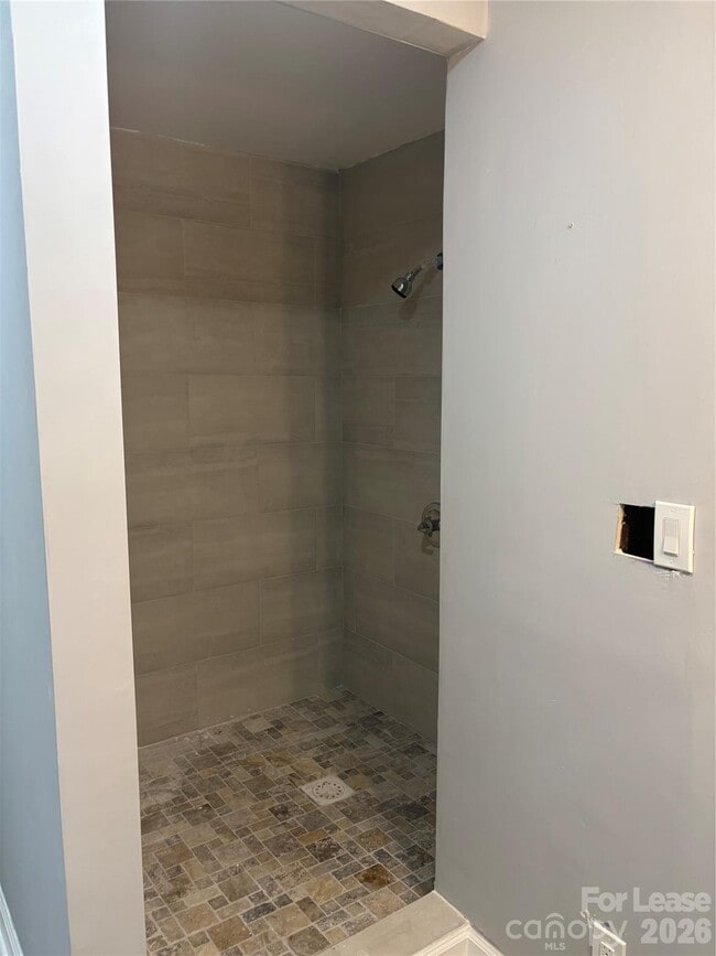 Building Photo - 6225 Branch Hill Cir