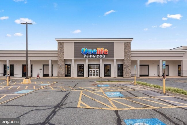 Building Photo - 18502 Clovercrest Cir