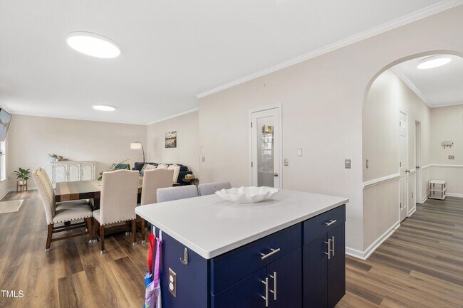 Building Photo - 930 Pristine Ln