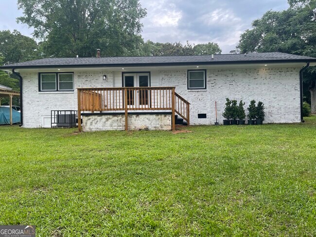 Building Photo - 500 Hutchens Rd SE