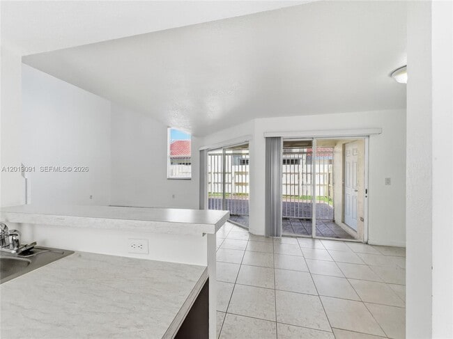 Building Photo - 3002 San Remo Cir