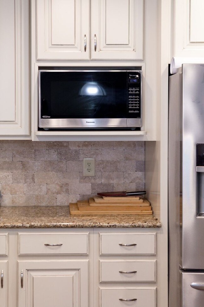 Building Photo - Furnished Home in Jenks School District.