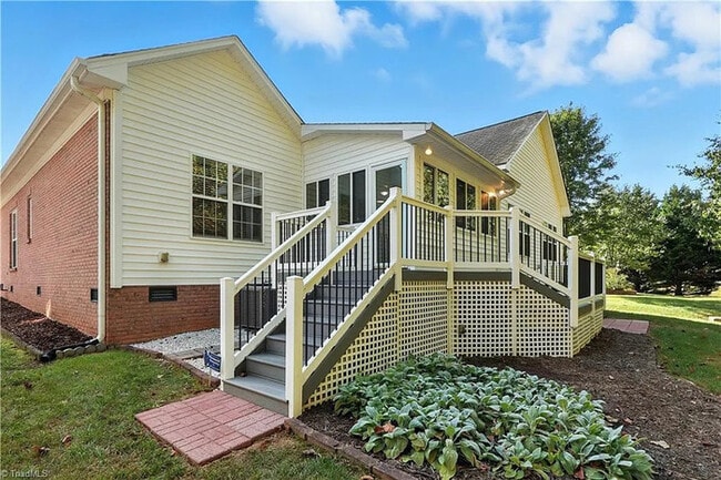 Building Photo - Earn Wealth While Leasing - Like a Homeown...