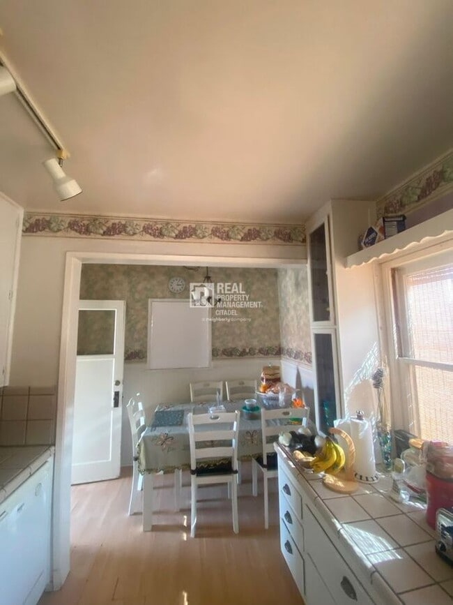 Building Photo - 43360 7th St E