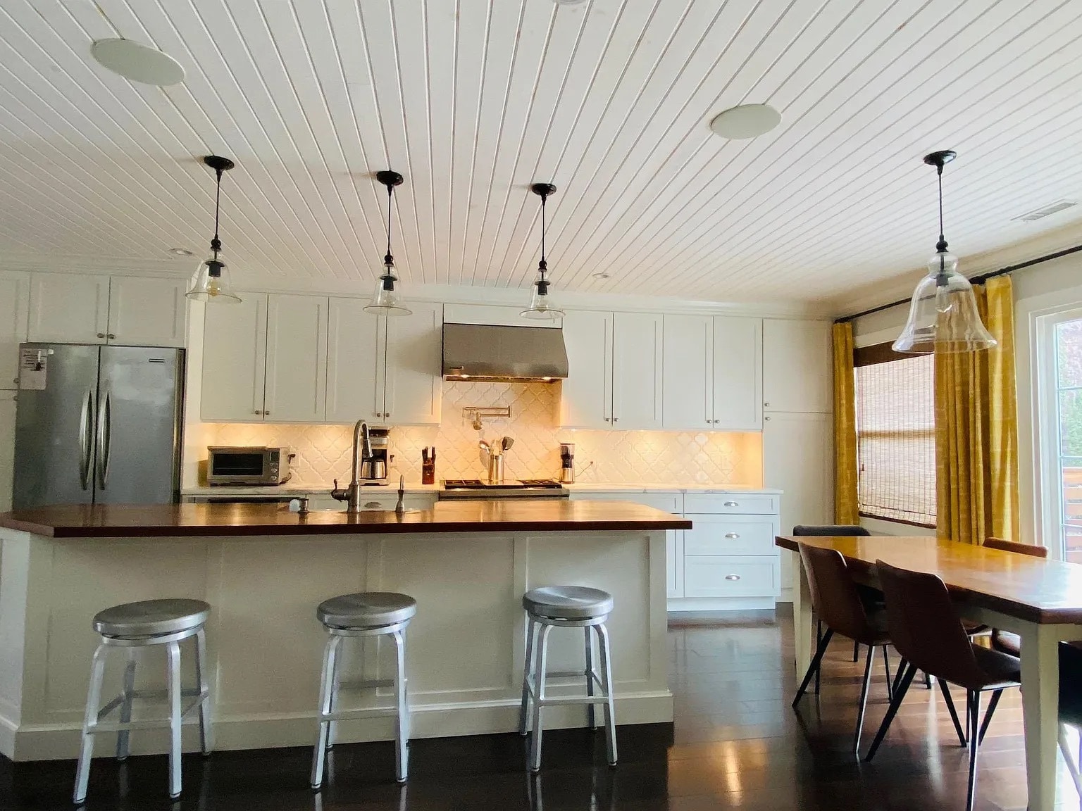 Kitchen Island view - 1830 Thames St