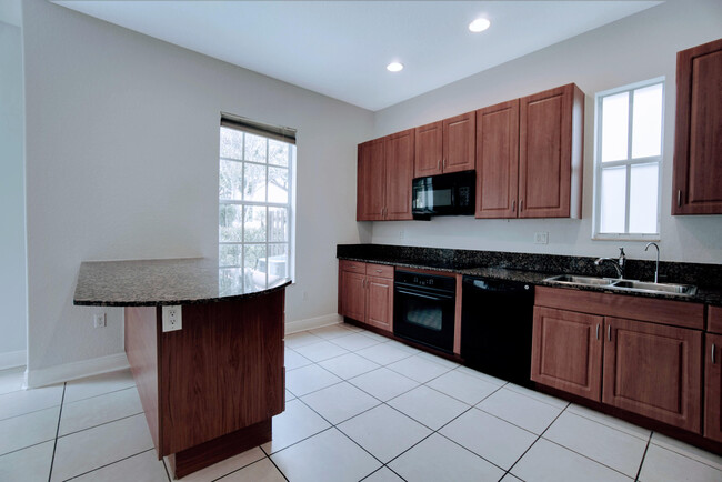 Building Photo - 6890 Julia Gardens Dr