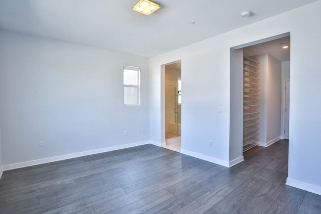 Building Photo - 3 bedroom 2.5 bath in Gated Community