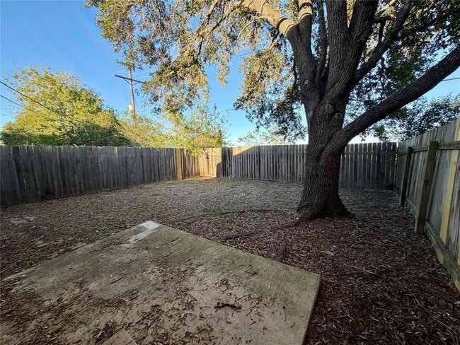 Building Photo - 1510 S Medina St